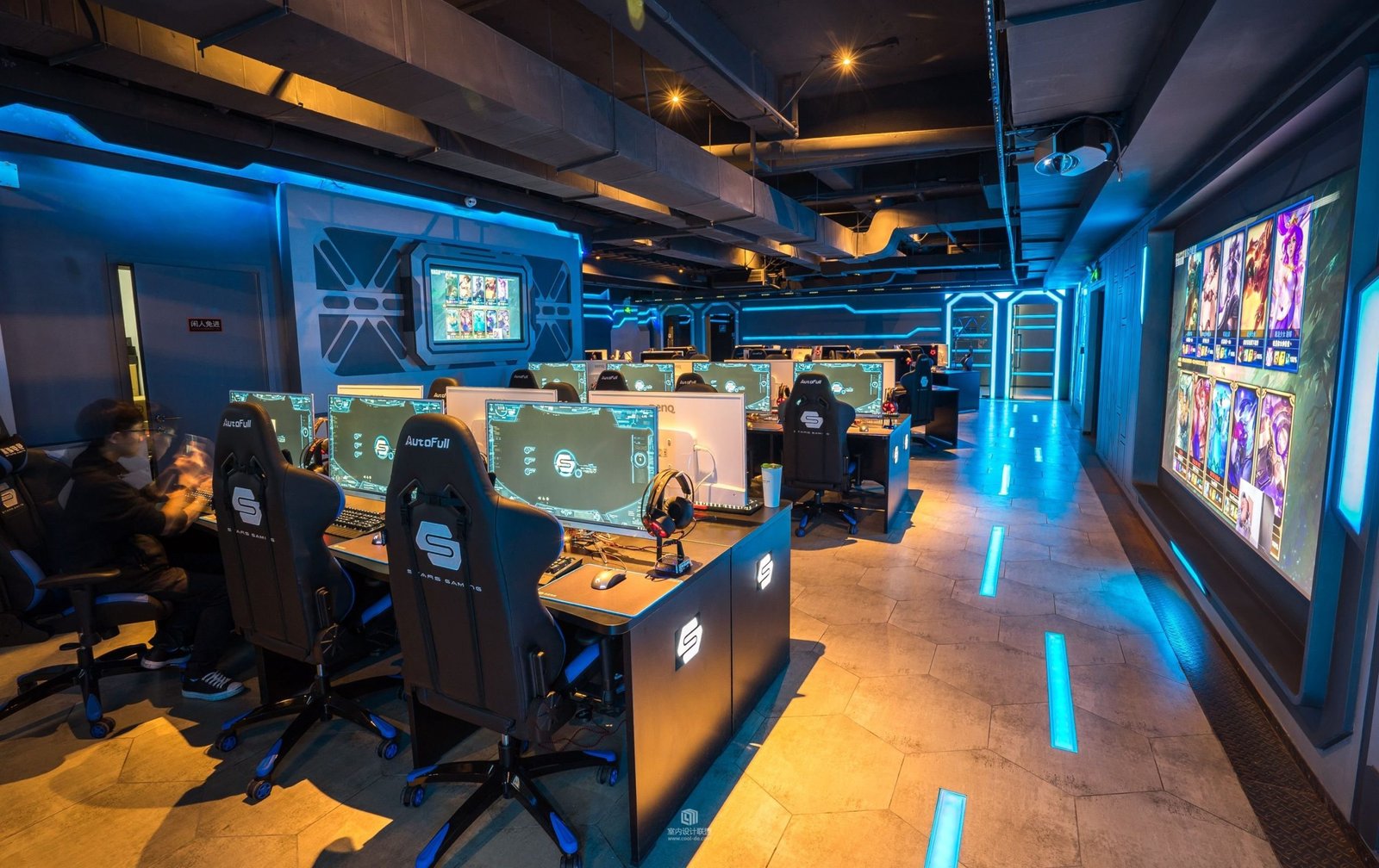 1687878142-en-idei-club-p-cyber-cafe-dizain-pinterest-1